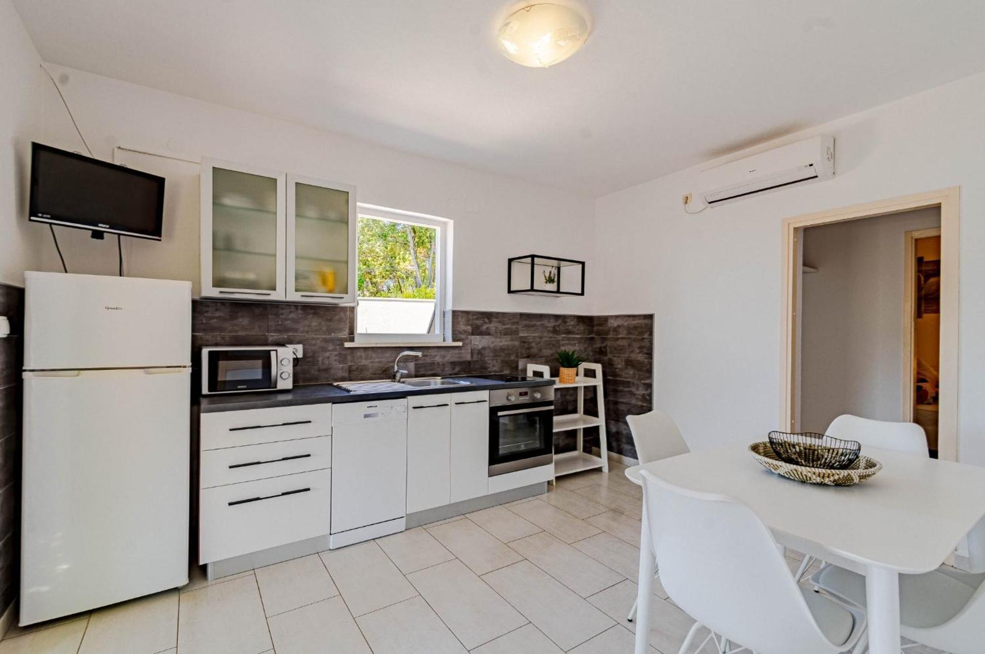 Seaside Apartments With A Swimming Pool Tri Zala, Korcula - 558 Zrnovo Exterior photo