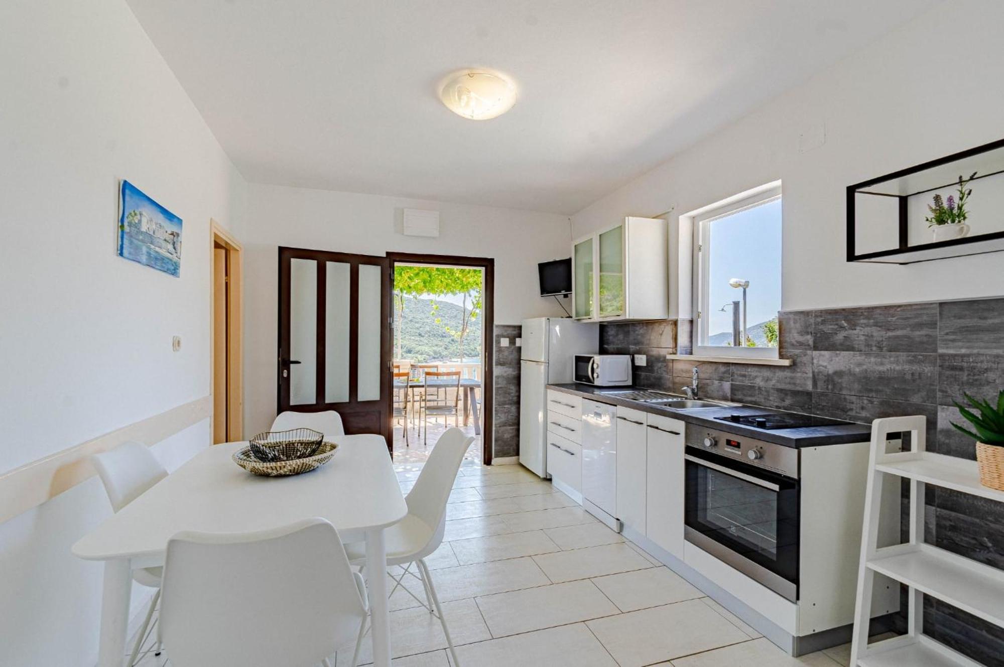 Seaside Apartments With A Swimming Pool Tri Zala, Korcula - 558 Zrnovo Exterior photo